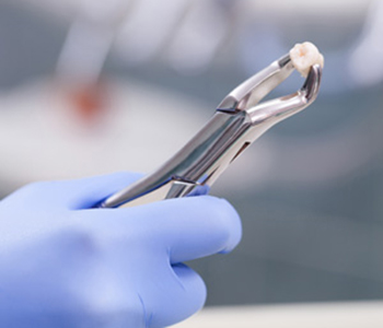 Dental instrument for tooth extraction