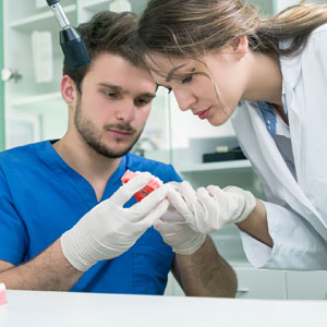 Dental prosthesis working on the denture